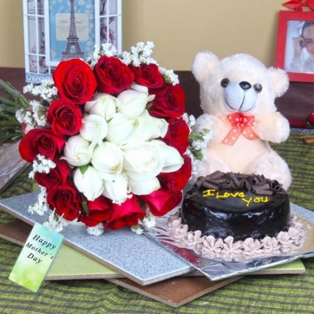 teddy bear with rose bouquet