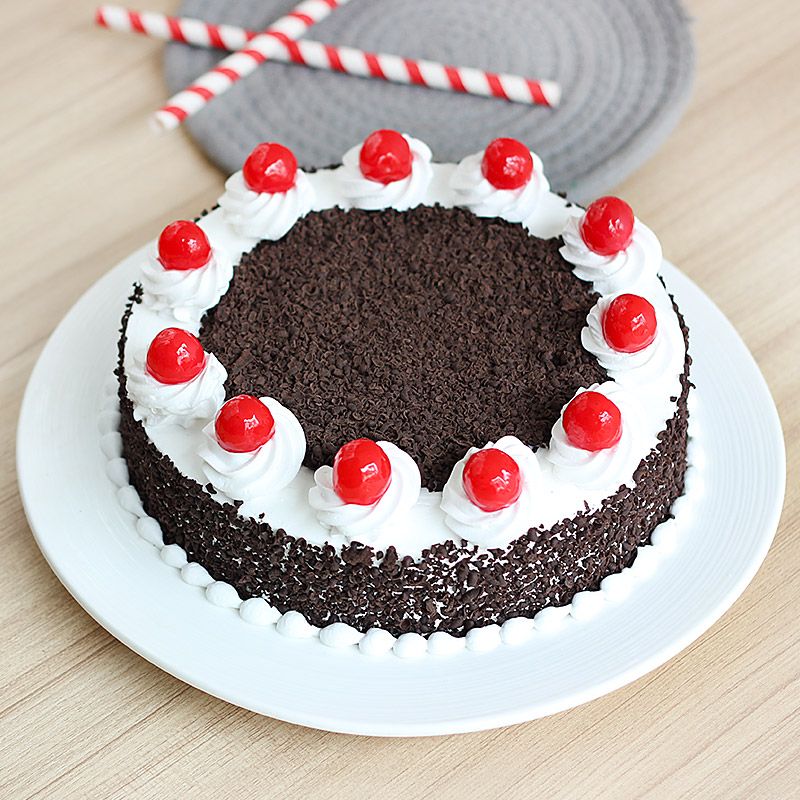 Premium Photo | Chocolate cherry cake
